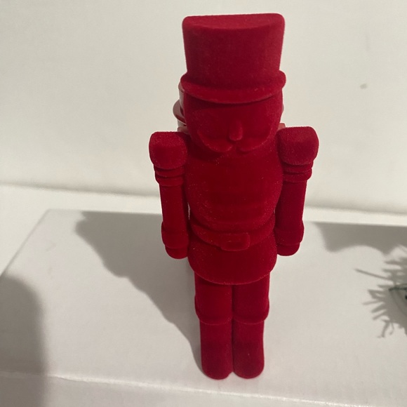 Christmas Wallflowers Fragrance plug RED VELVET NUTCRACKER. - Picture 4 of 9